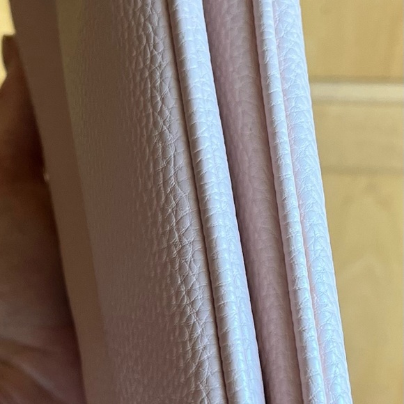 VTG Ann Taylor NONE Peach
Pebble Leather Crossbody Purse
Clutch #57421 - Picture 8 of 10